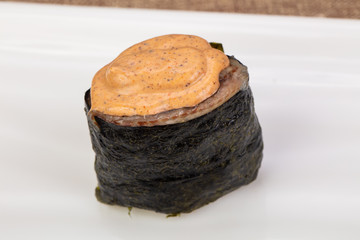 Spicy gunkan sushi