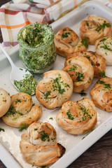 Herzhaftes Gebaeck aus Blaetterteig