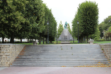 accés avec marche sur square à Boulogne sur Mer