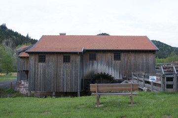 Obraz premium old wooden house