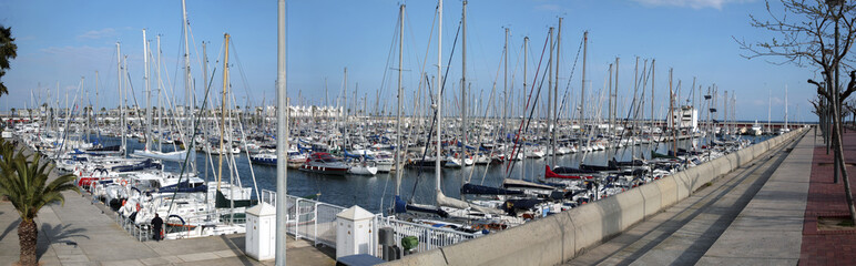 Puerto na&uacute;tico