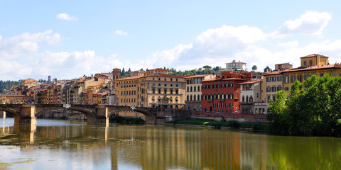 Fototapeta na wymiar The ancient bridge Ponte Vecchiu in Florence.