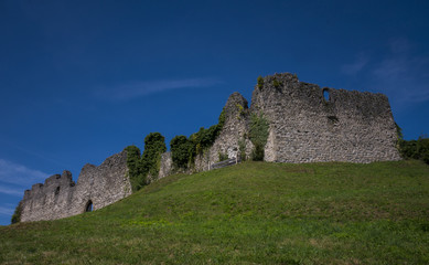 Fototapeta na wymiar Burgruine Plainburg rovine di un castello