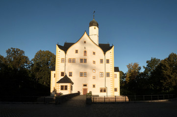 Wasserschloss Klaffenbach im Morgenlicht, Chemnitz, Sachsen, Deutschland