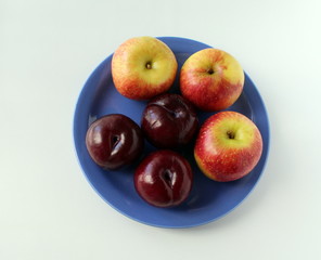 Frutas, maçãs e ameixas