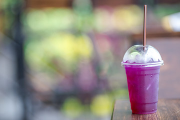 blueberry soda water on a wooden spoon, colorful, delicious, quenching and refreshing drinks, often found in the cafeteria or dessert shop.