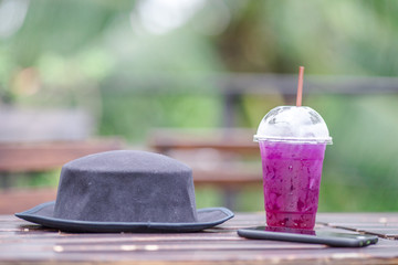 blueberry soda water on a wooden spoon, colorful, delicious, quenching and refreshing drinks, often found in the cafeteria or dessert shop.