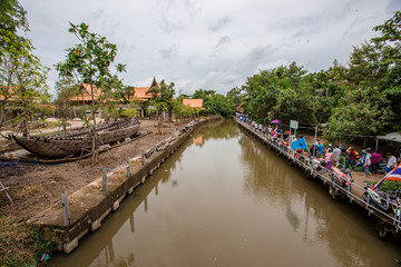Bang Nam Phueng Floating Market:August 26, 2018, tourists, people, walking, holiday market, relax and family activities Bang Kobua, Amphoe Phra Pradaeng, Chang Wat Samut Prakan, Thailand