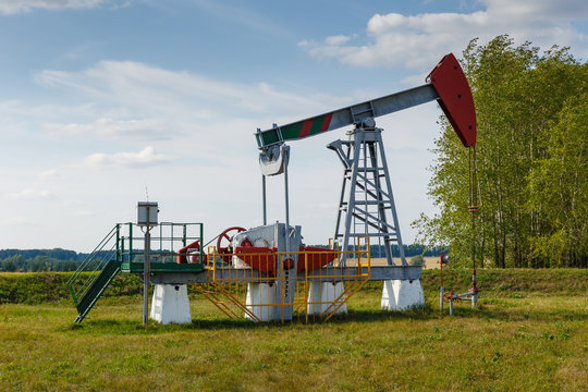 Operating oil and gas well oil field