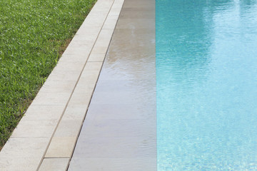 Piscina con prato inglese - particolare