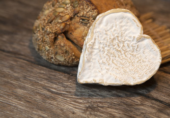 fromage tendre et pain artisanale