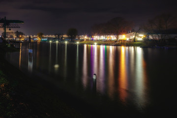 Fototapeta na wymiar Wormser Floßhafen bei Nacht