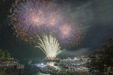 fuochi d'artificio sul mare