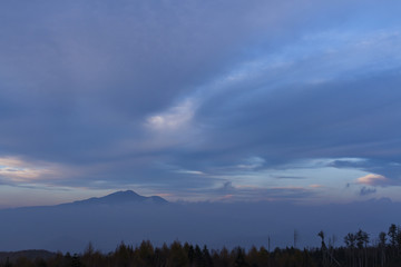 御嶽山かみる乗鞍岳の夕景