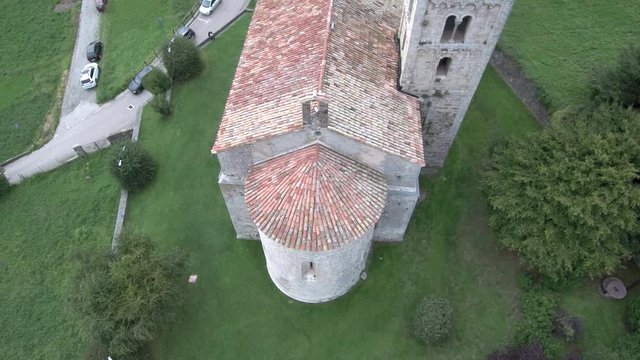 Mollo desde Drone. Pueblo con iglesia romanica en Gerona, Catalu&ntilde;a. Espa&ntilde;a - 4k Video