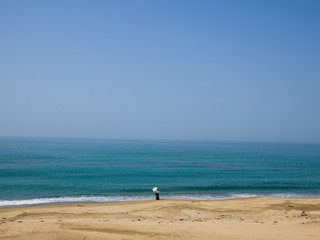 Fototapeta na wymiar A woman looking at the sea