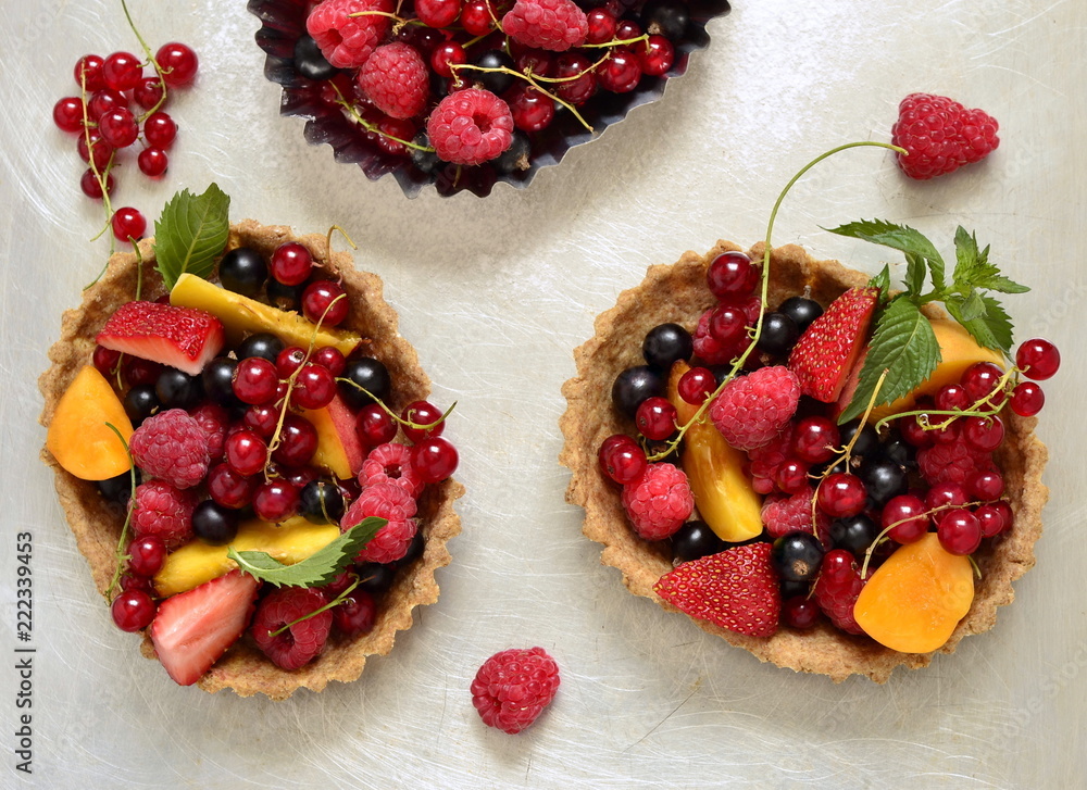 Wall mural Mini Tart with fresh berries and mint