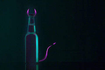 Botella con fuego neon diablo demonio cerveza