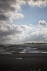 Himmel und Sonne über dem Strand von Juist