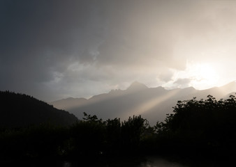 Montagnes et nuages