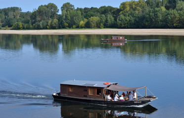 Toue cabanée sur le fleuve Loire