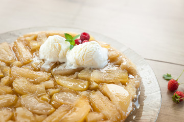 Traditional autumn pie - french tarte tatin