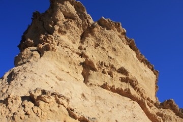 Fototapeta premium cliff edge with mountain on clouds blue sky