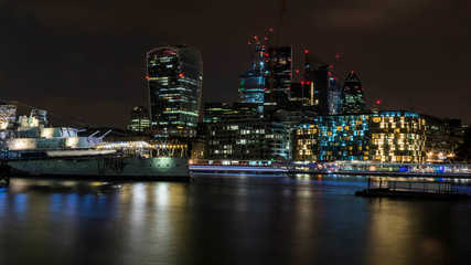 Fototapeta na wymiar Towerbridge in London UK (GBR) by night.