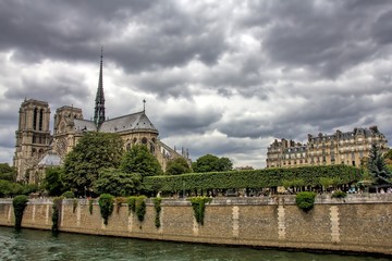 notre dame de paris in hdr