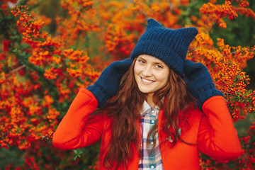 Model wearing stylish winter beanie hat and gloves