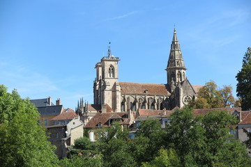 Fototapeta na wymiar Stiftskirche Notre-Dame in Semur-en-Auxois
