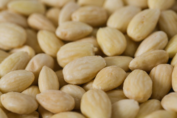 Obraz premium peeled almonds on wooden surface