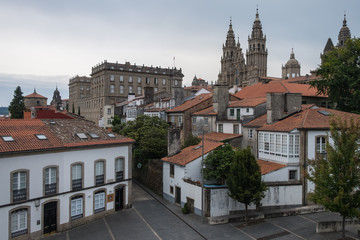 Naklejka na ściany i meble Casas y catedral de Santiago de Compostela, Galicia. España.