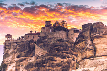 Obraz premium Sunset over Varlaam monastery in Meteora, Greece