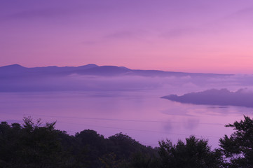 Fototapeta premium 夜明けの十和田湖