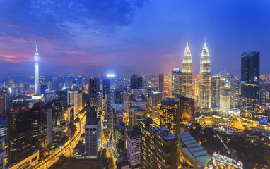 Papier Peint photo Lavable Kuala Lumpur Ville de Kuala Lumpur la nuit. concept de paysage urbain de nuit