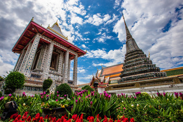 Bangkok: September 1, 2018, tourists, groups of people visit the beauty of (Wat Arun Ratchawararam...