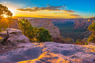 Beautiful Sunrise Hike at the Colorado National Monument in Grand Junction, Colorado - obrazy, fototapety, plakaty