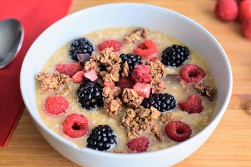 healthy breakfast muesli with fresh berries