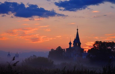 Obraz premium rano we wsi