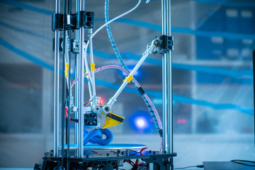 Print parts on a delta 3D printer in industrial lab