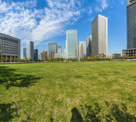 Obraz premium cityscape and skyline of tianjin from meadow in park.