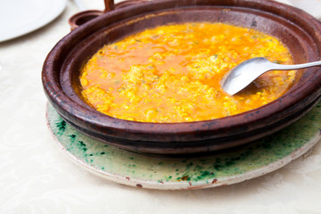 Vegetarische Ei Tomaten Tajine in Marokko Marrakesh