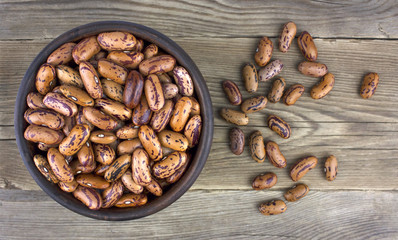 Haricot beans in bowl on wooden background