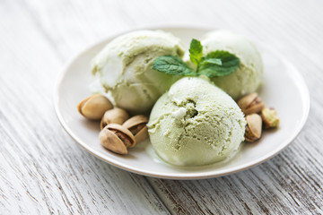 pistachio ice cream and mint