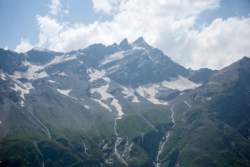 Obraz premium Photo of mountain slopes with vegetation and cloudy sky