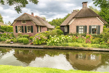 Fototapeta premium Thatched Roof House in Giethoorn, Holland