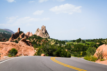 Highway road passing through garden of the gods national park © tommoh29