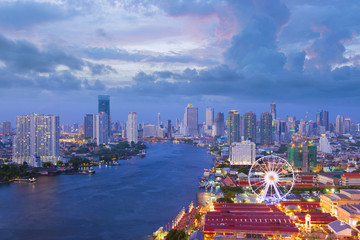 Fototapeta na wymiar Beautiful landmark view of Bangkok city skyline.