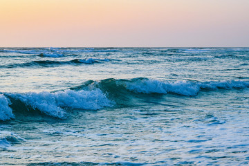 Fototapeta na wymiar Ocean waves in sunset ligth